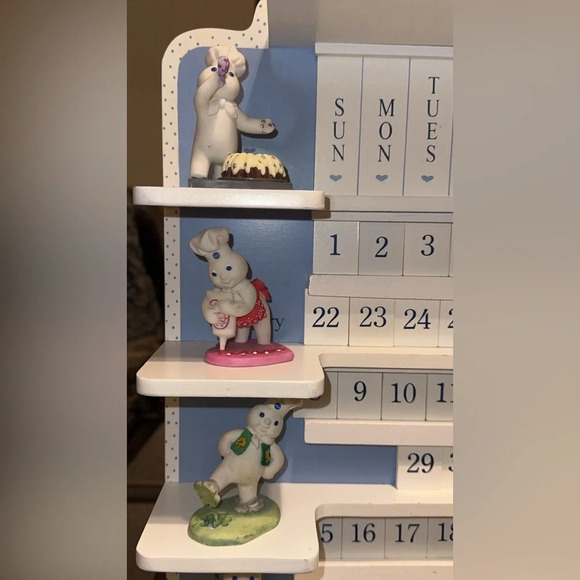 The Pillsbury Doughboy™ Wooden Calendar/Figurines The Danbury Mint Vintage - Picture 3 of 11